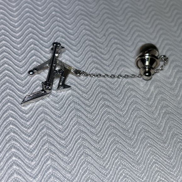 Curling themed 🥌 lapel pin with some bling - Picture 3 of 7